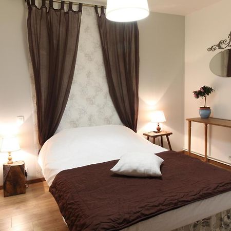 Le Domaine De Bellevue Bed and Breakfast Tanzac Exteriör bild