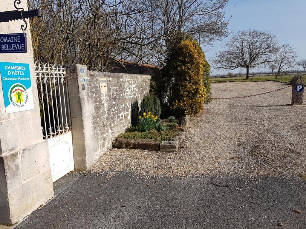 Le Domaine De Bellevue Bed and Breakfast Tanzac Exteriör bild