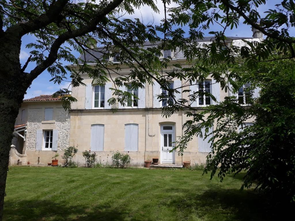 Le Domaine De Bellevue Bed and Breakfast Tanzac Exteriör bild