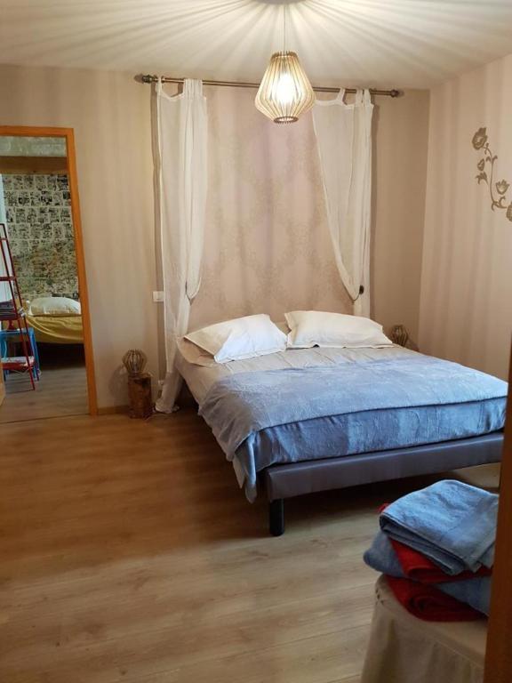 Le Domaine De Bellevue Bed and Breakfast Tanzac Exteriör bild